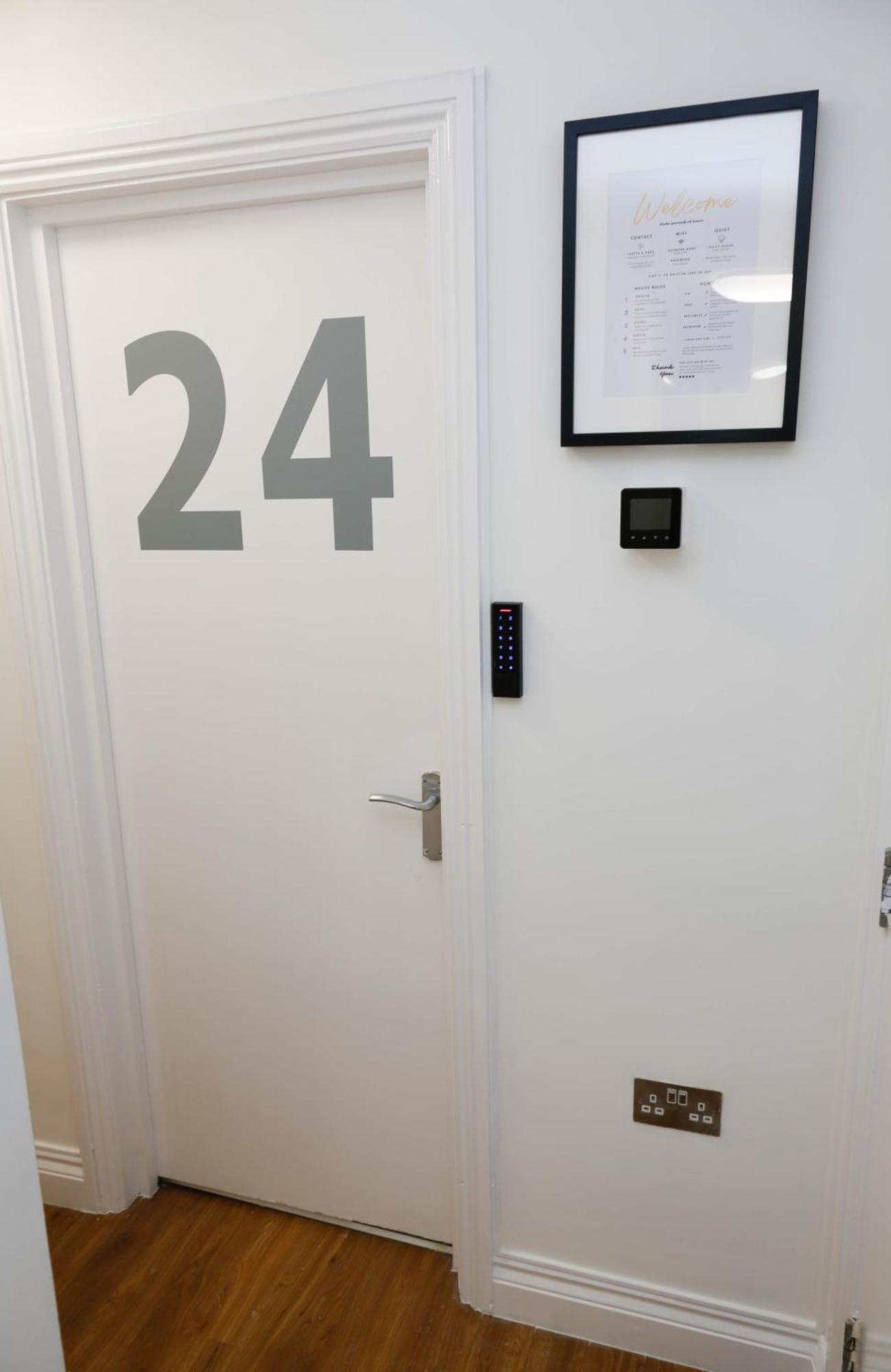 New Luxury Rooms In The Heart Of London Next To Shops, Cafes, Bars & Metro With Shared Bathrooms Buitenkant foto